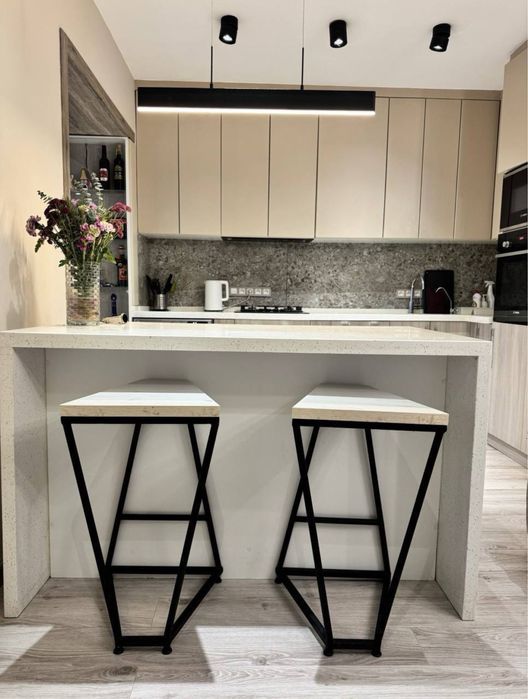 Ц-1, Эко парк 3/4/4 (92м2) Кирпичный дом 64-школа Срочно