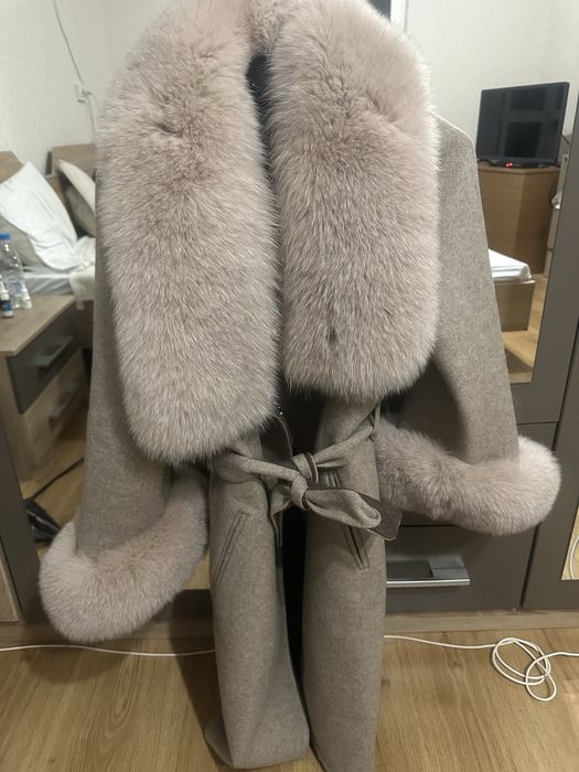 Алпака бежова  с много богата яка