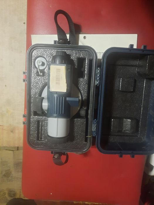 Нивелир Boscn  продам