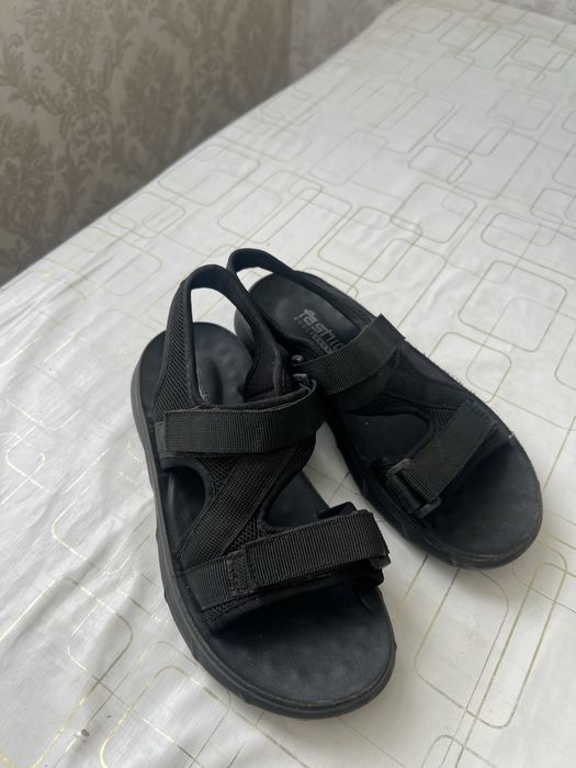 Сандали продам 37 размера