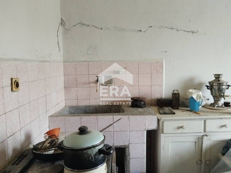 Само в ЕРА Имоти Хасково !Едноетажна къща е село Крум