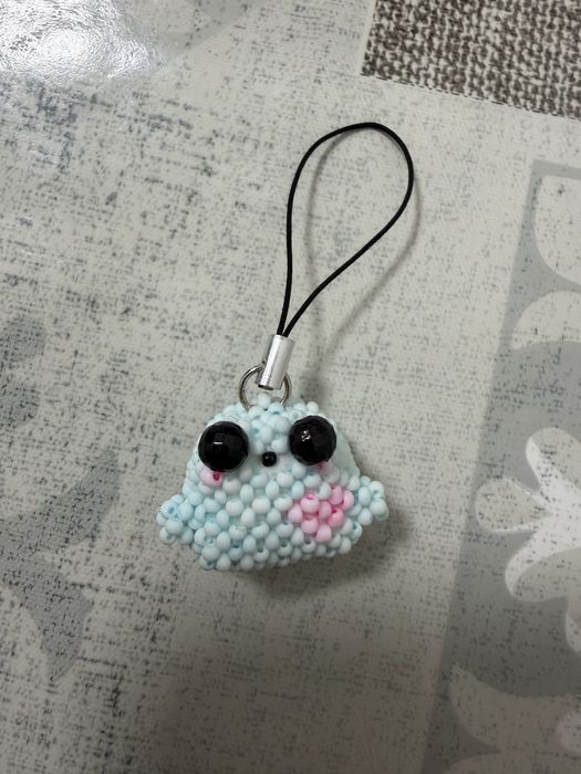 Продам брелок приведение из бисера