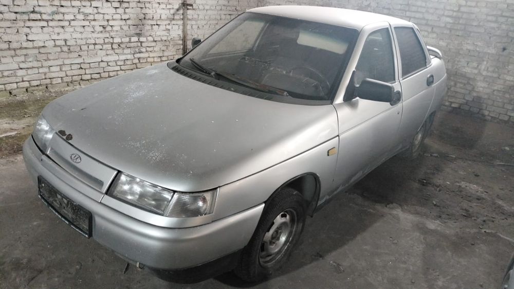 Ваз 21102 . 8 клапаная.