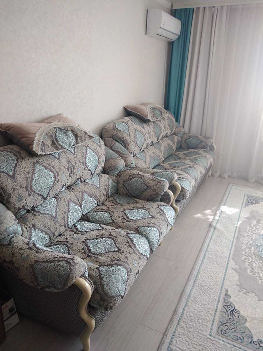 Срочно продаётся винтажный диван