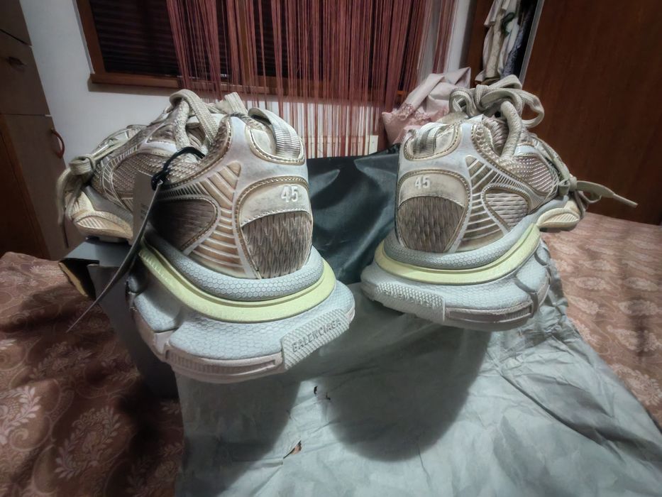 Balenciaga 3XL Eggshell. Noi, cutie, dustbag