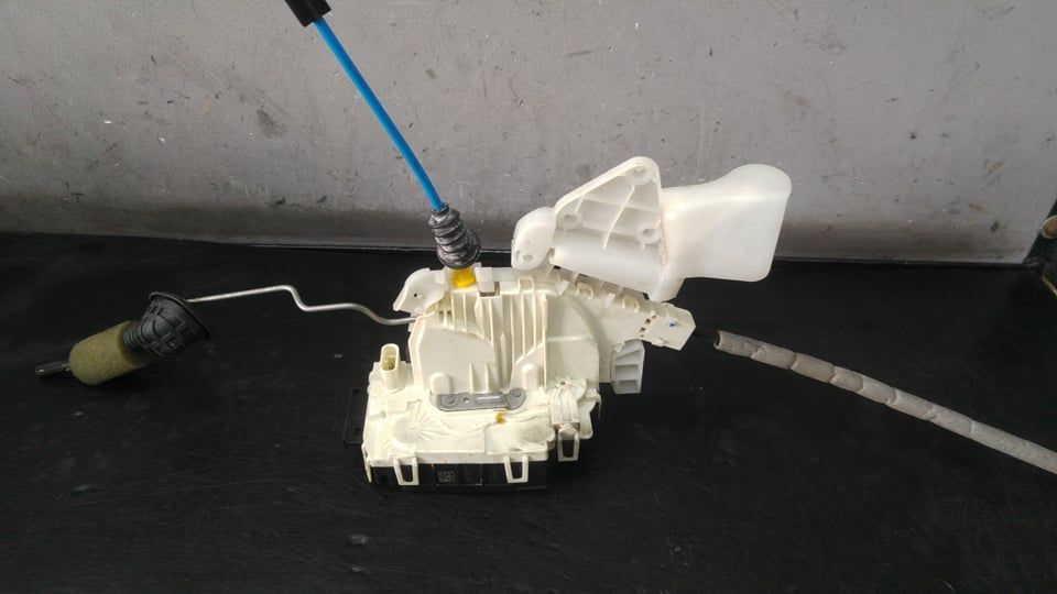 Broasca usa dreapta fata mercedes e class w212 a2047201835