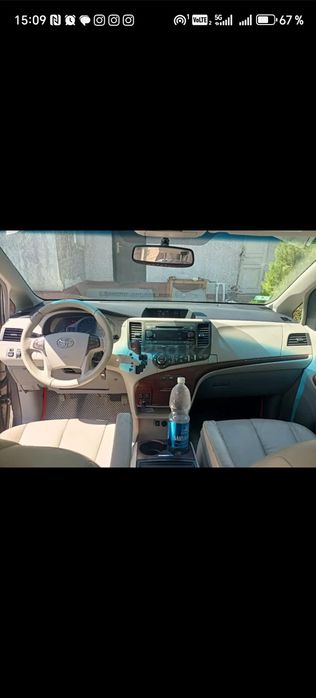Toyota Sienna машина