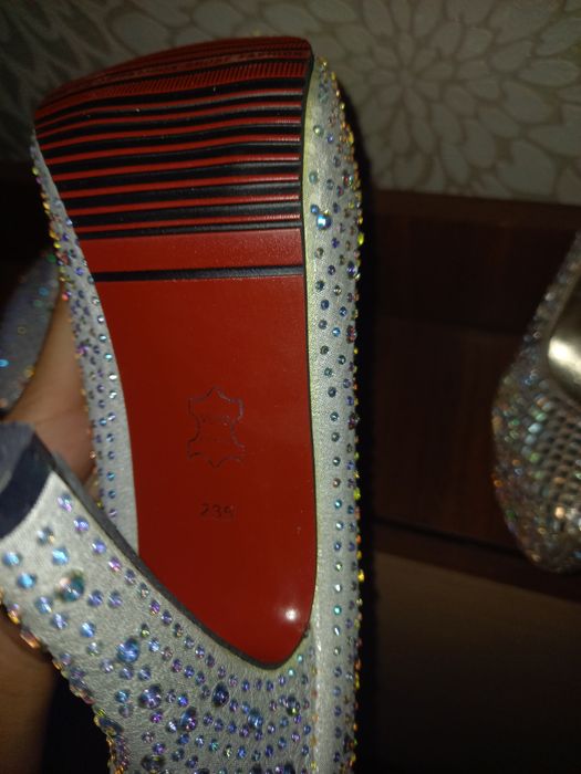 Продаю туфли  2 пары