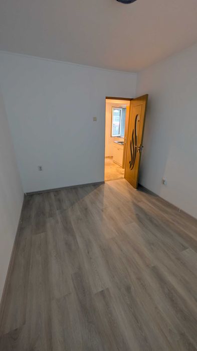 Apartament de vânzare cu 3 camere, renovat în Brad – Zona A, zonă liniștită, ideal pentru familie +40 754 200 900