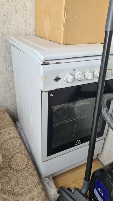Продам электрическую плиту с духовым шкафом Indesit