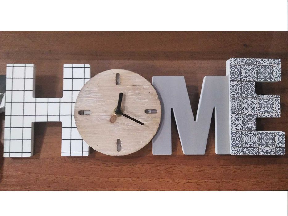 Безшумен дървен часовник HOME за стена