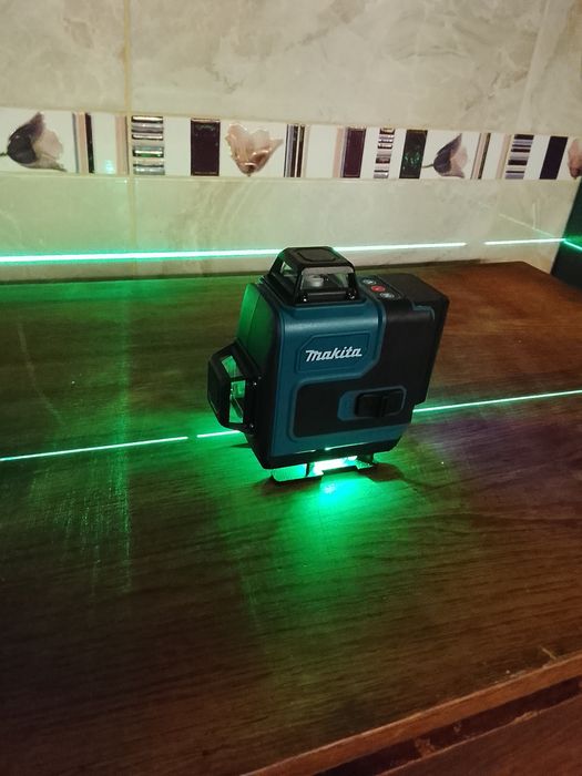 Nivel laser makita