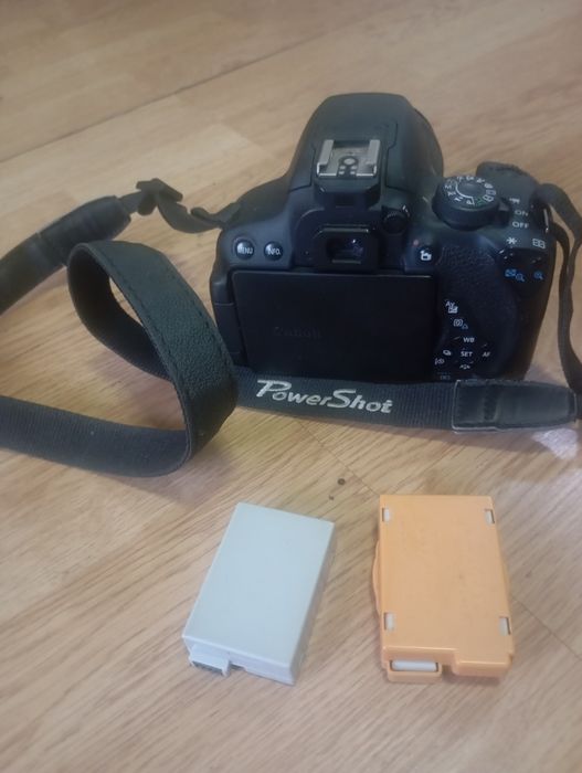 Aparat foto Canon 700D