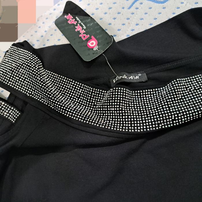 Дамска блуза с камъчета, размер "S", памучна материя.