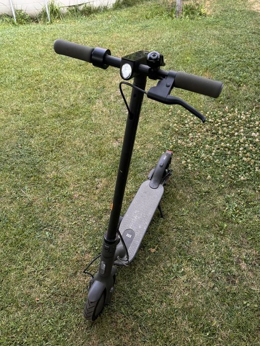 Trotinetă Electrică Xiaomi Mi Scooter Essential – Stare Foarte Bună + Husă si încarcator Inclus