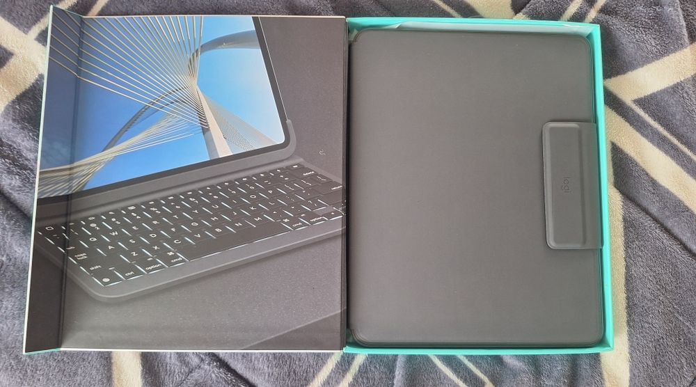 husă cu tastatură Logitech Slim Folio Pro pentru iPad Pro de 12,9 inch