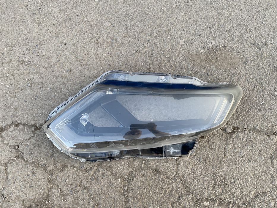 Левое стекло с маской Nissan X-Trail с 2014 по 2019