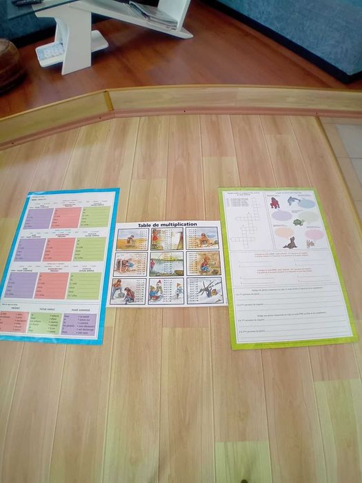 Детски помагала, табла и Книги на френски език, проект за щанд