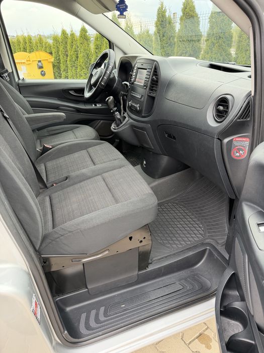 Mercedes Vito-2017-116 Cdi //2.2  163 cai//Webasto/ Ac/ navi/ Bt/ comenzi volan/ cârlig/ 3 locuri/ dubă/ Autoutilitară