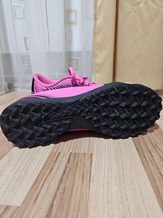 Vand ghete de fotbal Puma de sintetic roz marimea 40.5