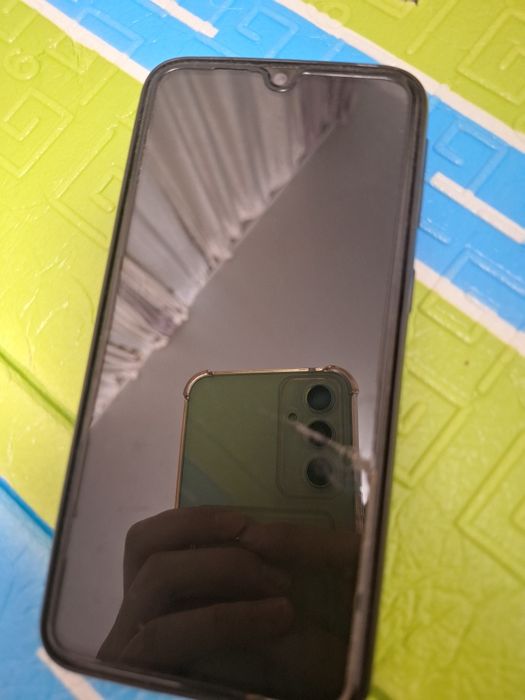 Продам телефон a40