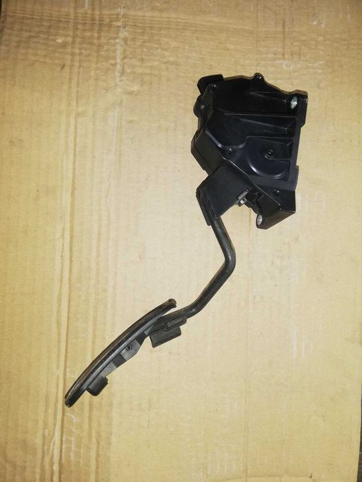 Педал за газта на Lexus is220d