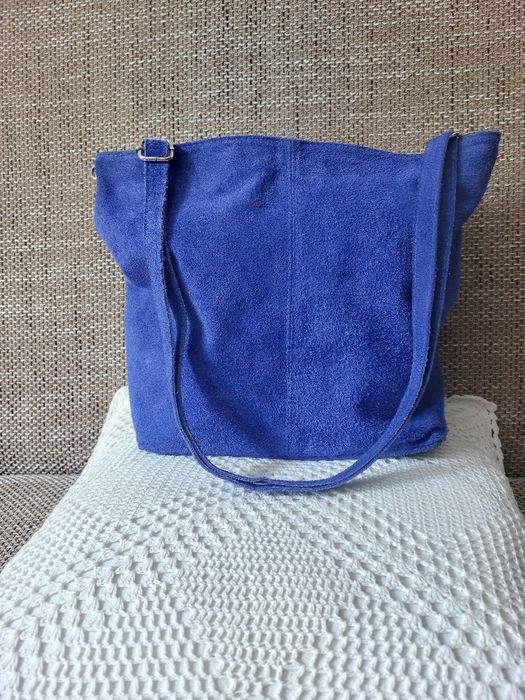 O minunata geanta albastru regal, noua, piele intoarsa 100% naturala