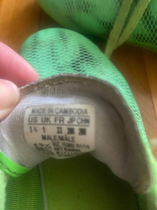 Продавам футболни обувки