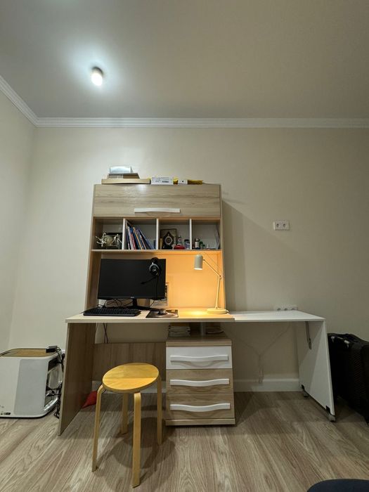 Письменный шкаф и стол