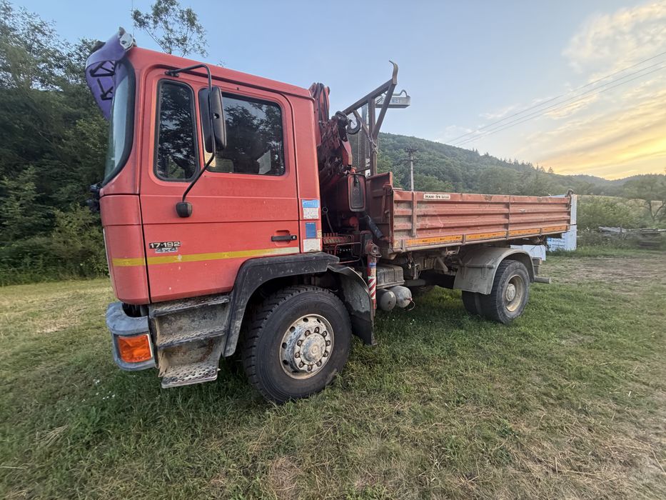 Vand Man 4x4 cu macara si basculabil. .