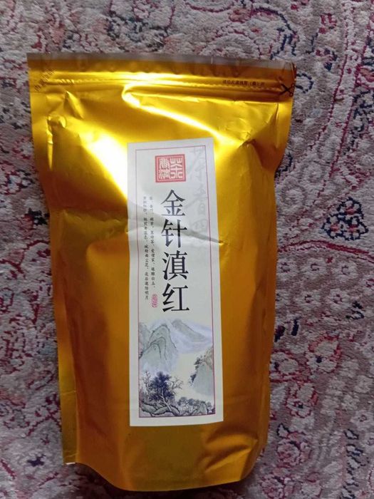 китайский черные чай Золотые Брови, Лапсанг Сушонг, Сосновые иглы