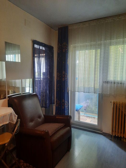 Închiriez garsonieră  cf 1, central, str Praporgescu etaj 1, mobilat și utilat. Preț 200EUR
