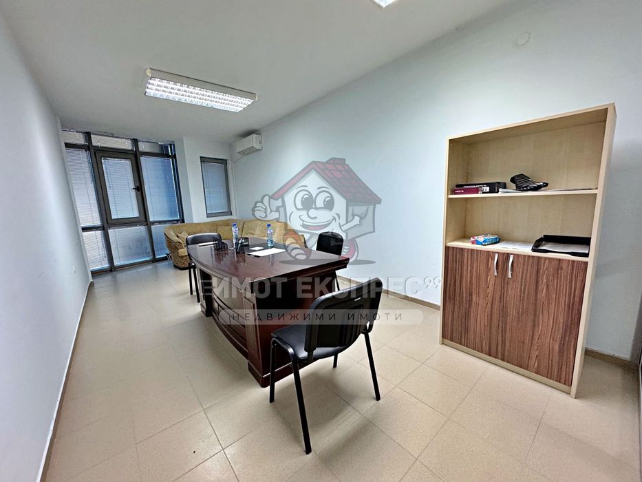 Офис, с кухненски бокс, ново строителство, в Супер Център, с асансьор