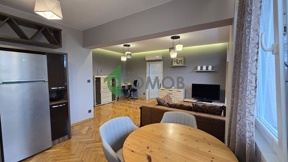 Луксозно обзаведен двустаен апартамент под наем в Център