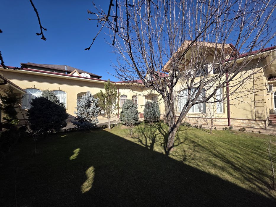 Дурмон махалласида 11 хона 14 сотихли  евроуй сотилади.