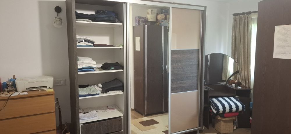 Mobila dormitor matrimonial, sifonier 3 usi glisante,noptiere, masa make up