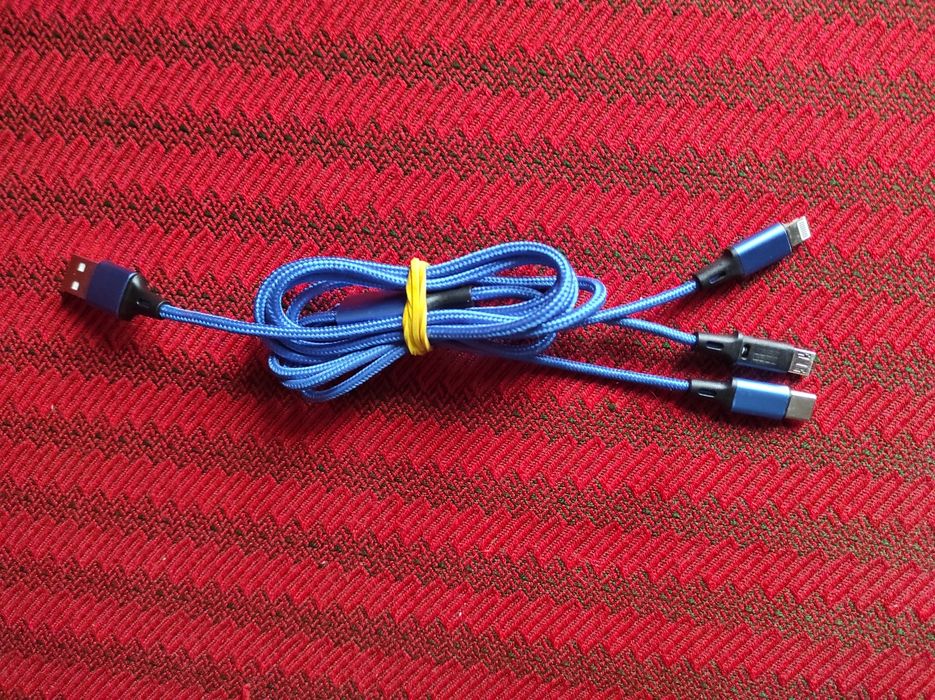 Cablu USB cu trei mufe MiniUSB,  tip C si mufa Iphone.