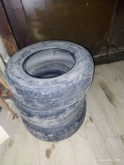 Продам летние покрышки