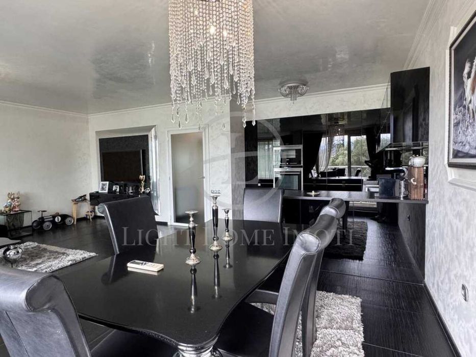 Продава се Тристаен апартамент в Пловдив, Кършияка - 127 кв.м за 2481 €/кв.м - Снимка #2