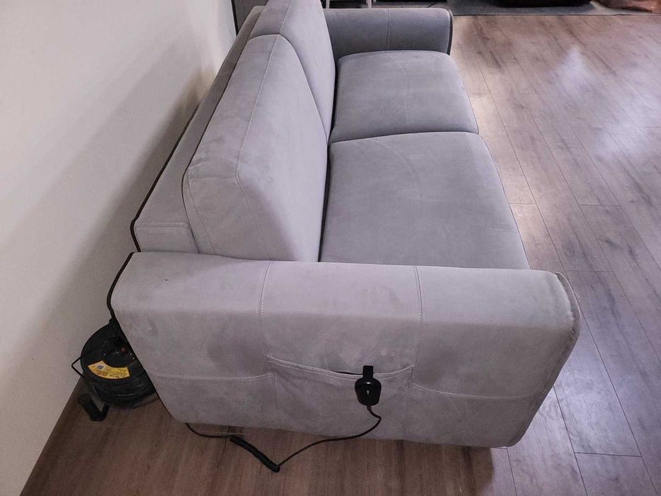 Италиански светло сив диван тройка от плат с функция сън