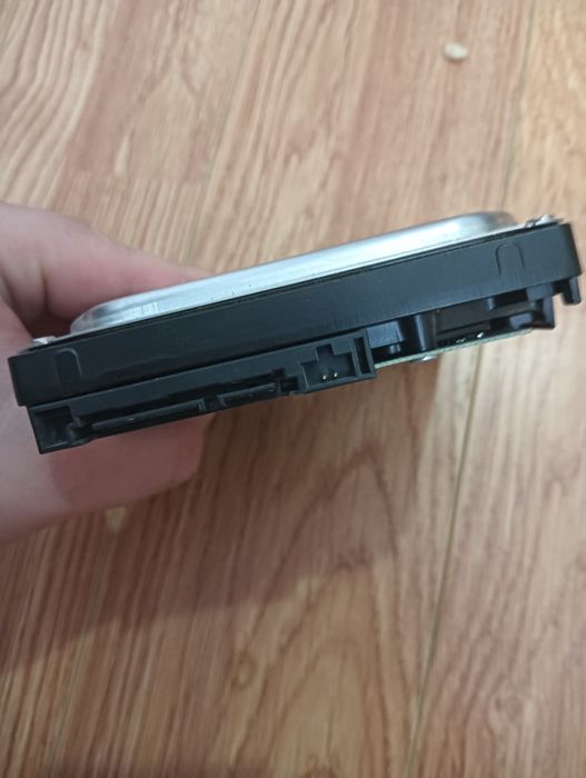 Vând hard disk de 1 tb sata 6 GB