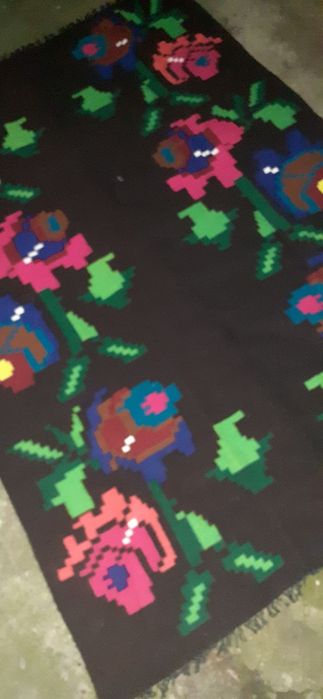 Нови, неупотребявани ръчно тъкани вълнени черги и килими