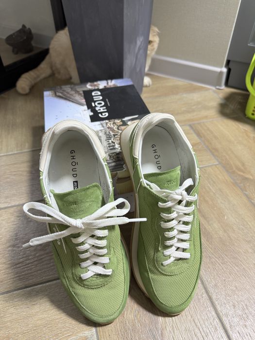 Продам кроссовки