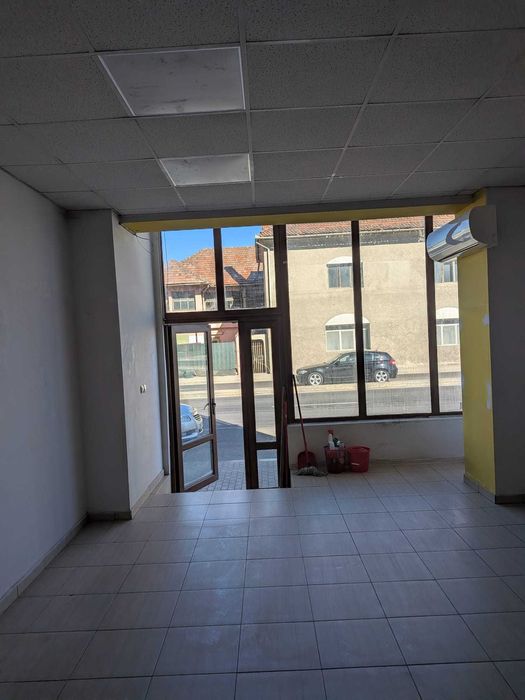 De inchiriat SPATIU COMERCIAL 65 mp Ghimbav, DN1