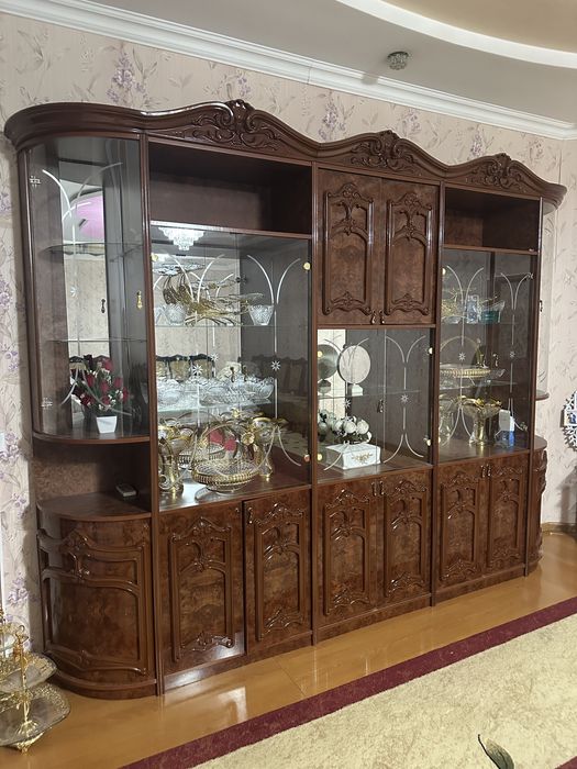 Шкаф қонақ бөлмеге