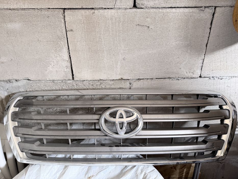 Решетка радиатора Land Cruiser 200-й