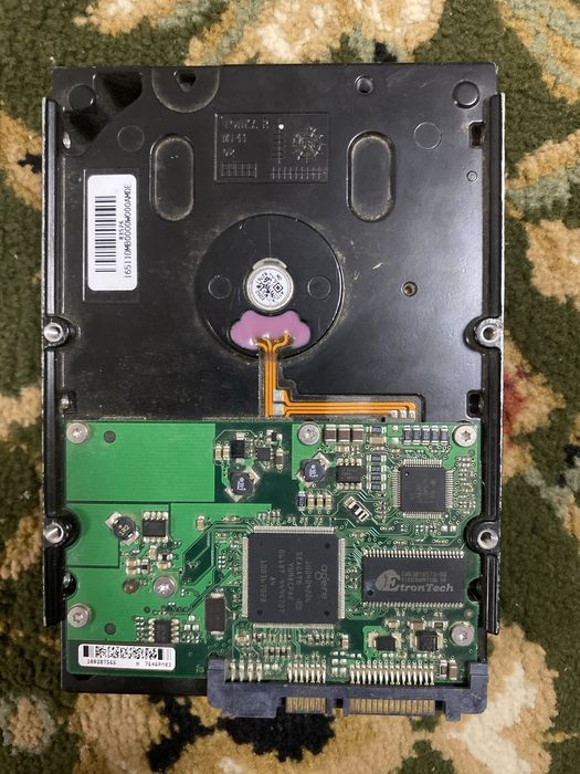 SSD жесткий диск 250гб памяти