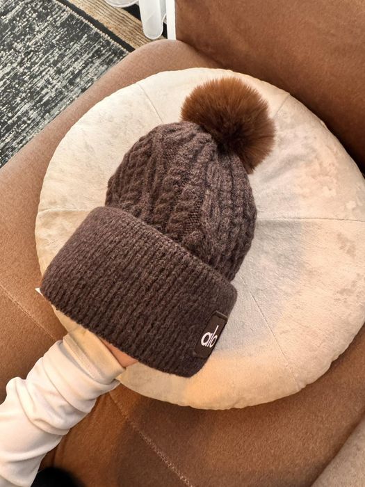 Вълнена Зимна Шапка Alo шоколад