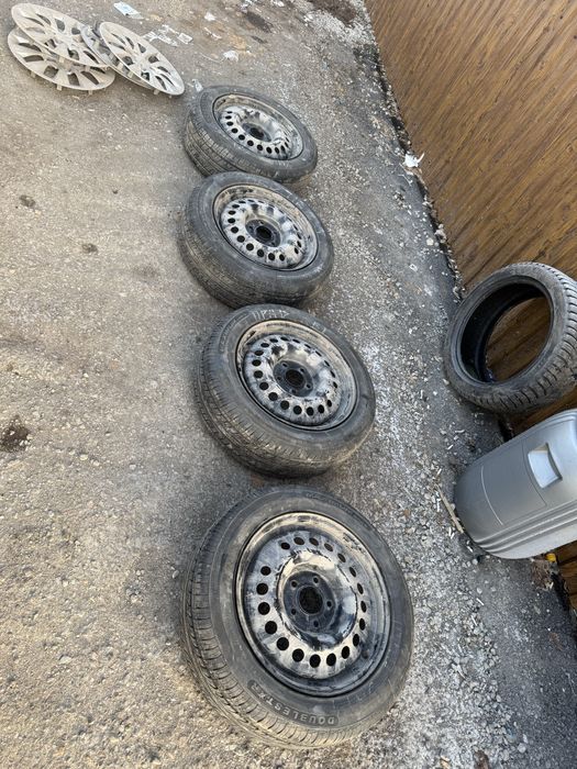 Продам шины с дисками на колпаках