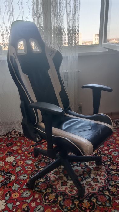Игровое кресло DXRACER, чёрно-белое, с регулировкой спинки и высоты